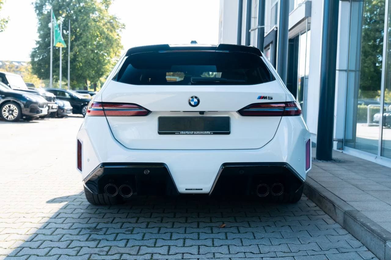 BMW M5 G90 Touring 2025 фото 10