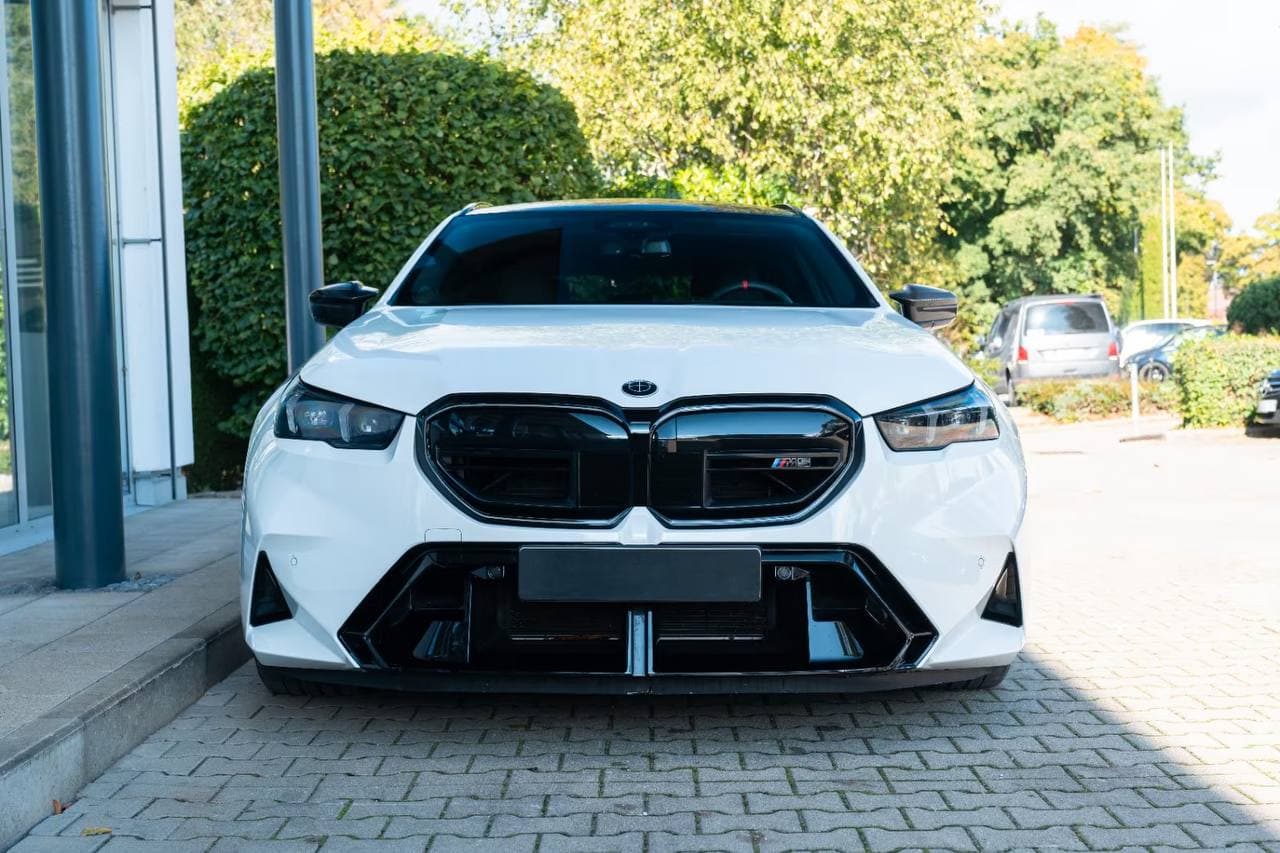 BMW M5 G90 Touring 2025 фото 2