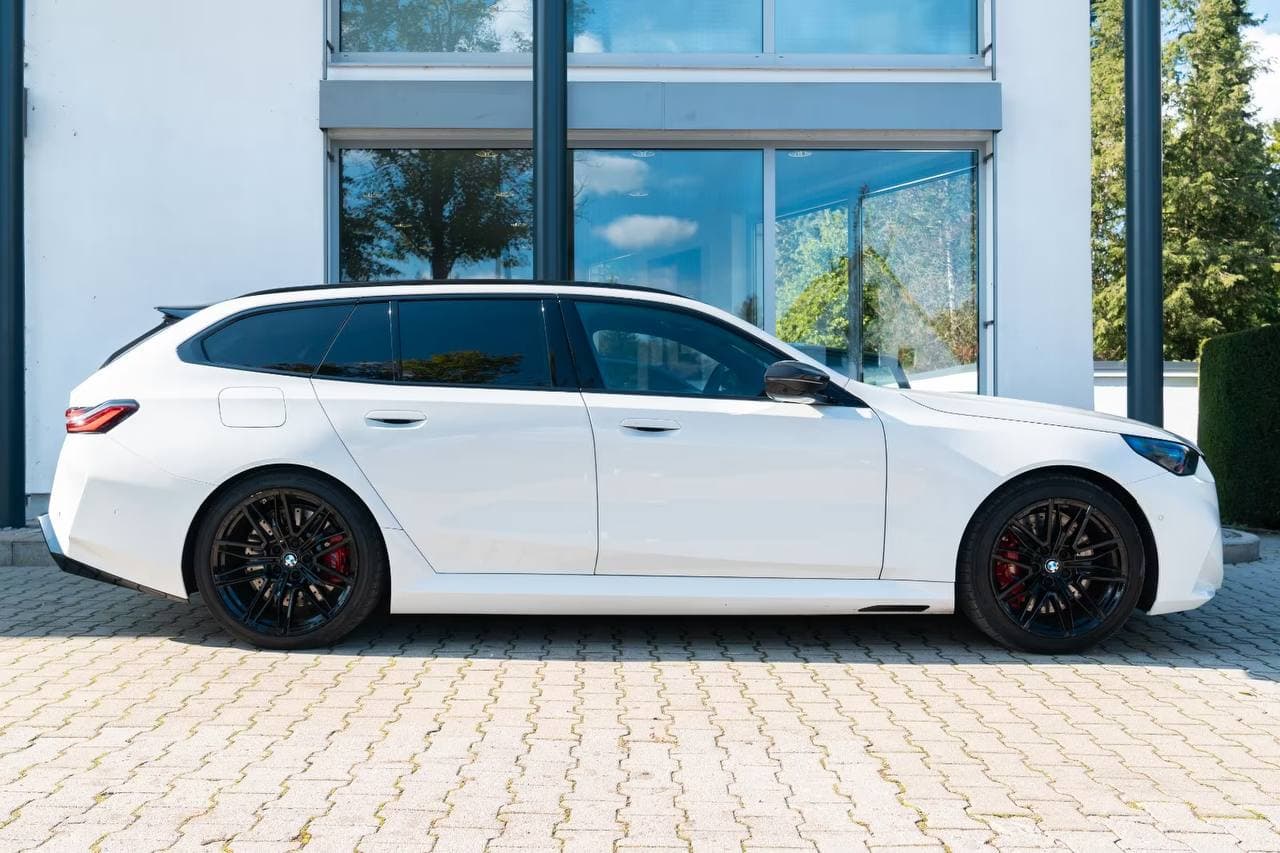 BMW M5 G90 Touring 2025 фото 4