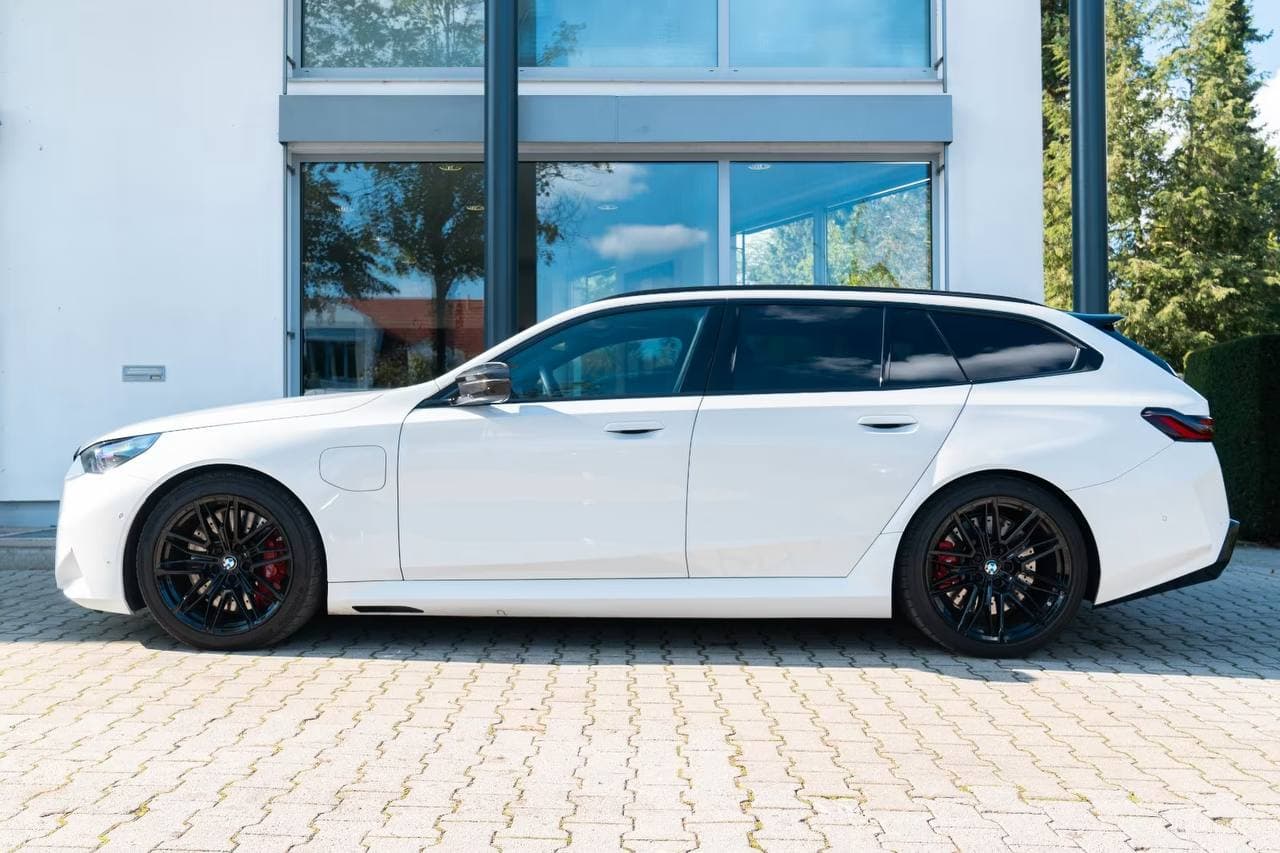 BMW M5 G90 Touring 2025 фото 7