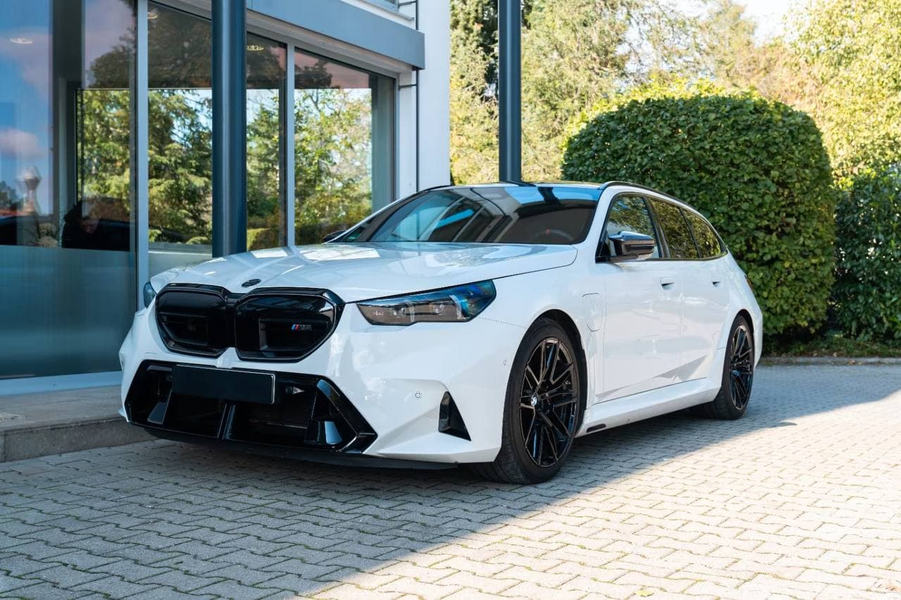 BMW M5 G90 Touring 2025