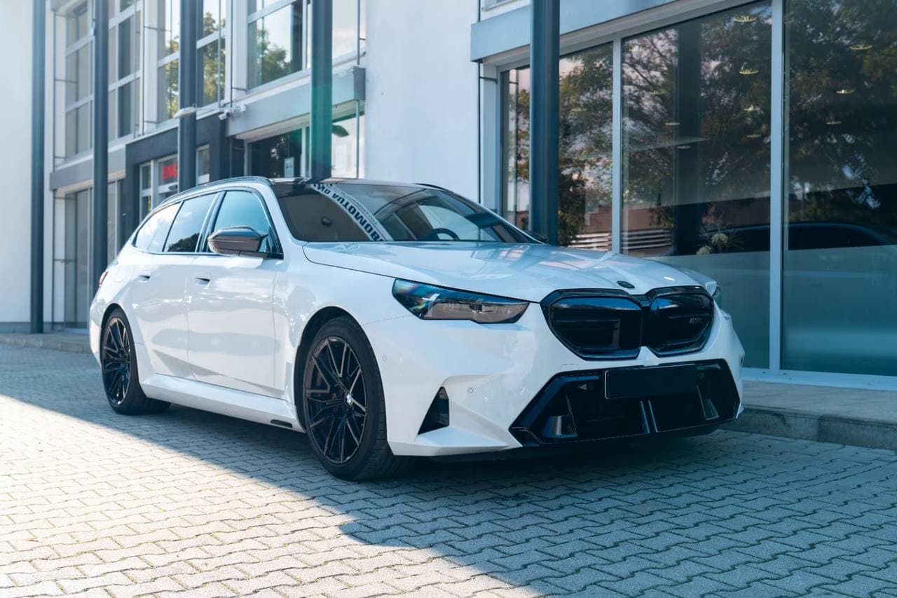 BMW M5 G90 Touring 2025 фото 3