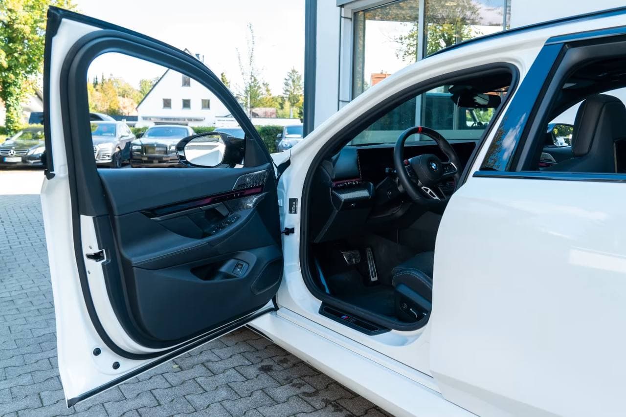 BMW M5 G90 Touring 2025 фото 8